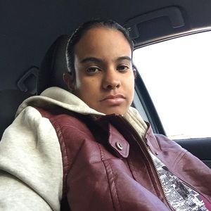 Meet your Posher, Yadira